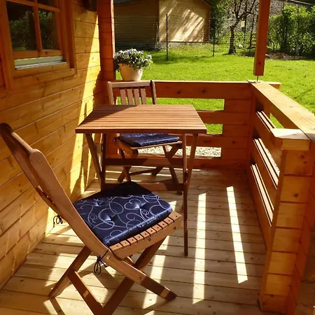 Holz-blockhaus Fuer Vier Personen Mit Terrasse Und Komplett Eingezaeuntem Grundstueck