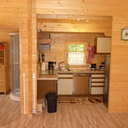 Holz-blockhaus Fuer Vier Personen Mit Terrasse Und Komplett Eingezaeuntem Grundstueck Semesterbostad Beltheim