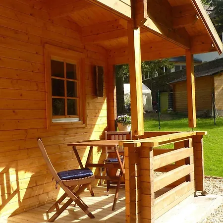 Holz-blockhaus Fuer Vier Personen Mit Terrasse Und Komplett Eingezaeuntem Grundstueck Semesterbostad *