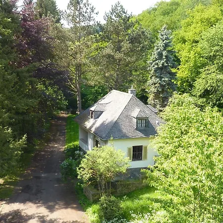 Holz-blockhaus Fuer Vier Personen Mit Terrasse Und Komplett Eingezaeuntem Grundstueck Semesterbostad Beltheim