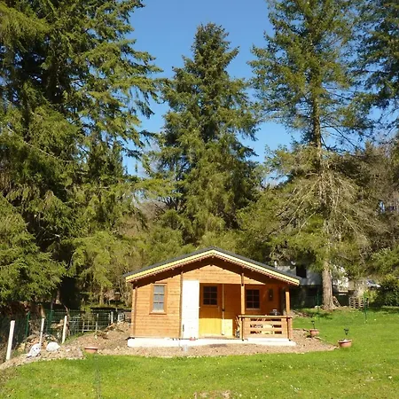 Holz-blockhaus Fuer Vier Personen Mit Terrasse Und Komplett Eingezaeuntem Grundstueck Semesterbostad *